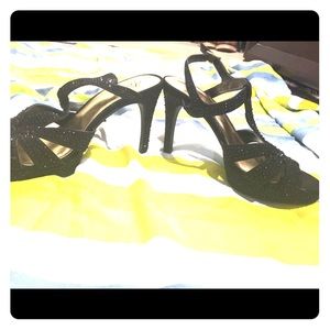 Thalia Sodi black heals